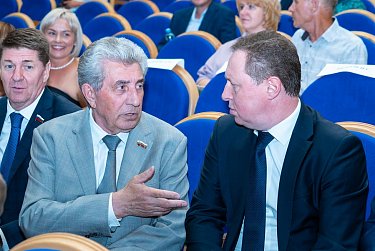 Строителям Оренбуржья вручили заслуженные награды 